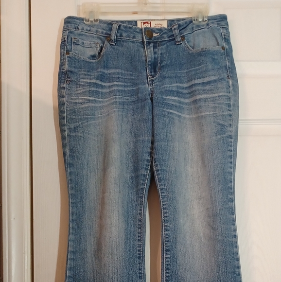 Women's L.E.I. Blue Jeans Medium Wash Whisp Size 9 Short - Picture 1 of 12